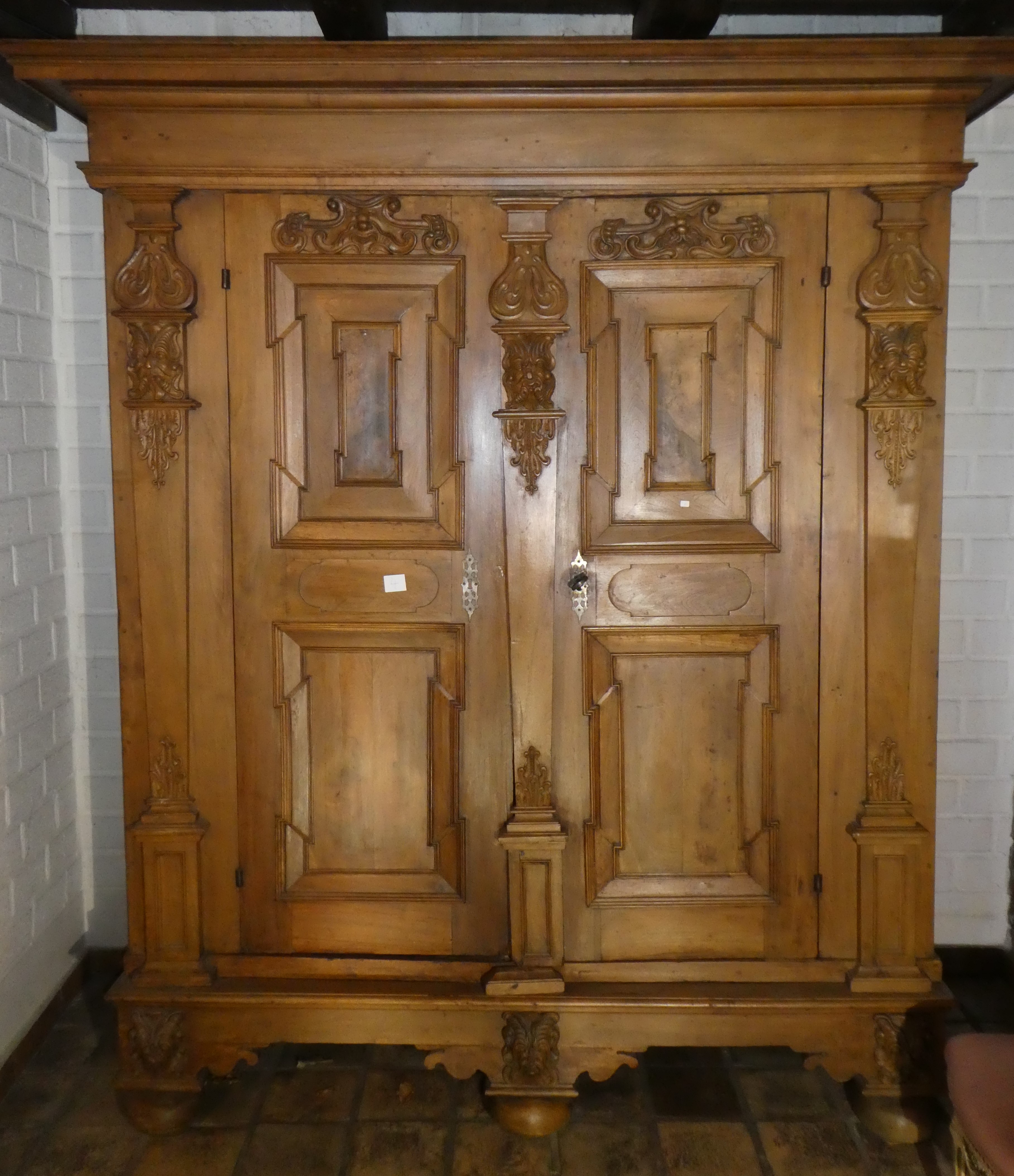  Los-Nr. 103 WESTFÄLISCHER EICHENSCHRANK 19. Jh Aufrufpreis 550 €