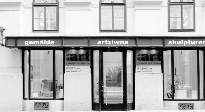 Galerie Artziwna in Wien: elegante Fassade mit Schaufenstern für Gemälde und Skulpturen. (c) artziwna.com