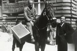 Rückkehr aus dem Konzentrationslager, noch in KZ-Uniform Foto: Wilhelm Obransky 1945