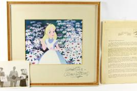 DISNEY, WALT (1901-1966): Druck "Alice in Wonderland"  mit Autograph und hochinteressanter Provenienz! Reproduktion eines Animation Cells, auf Passepartout persönliche Widmung Walt Disney (gebräunt), 20x25/35x38 cm. Los 1832, Aufruf 960 Euro.