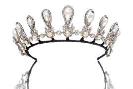 2136 AUSSERORDENTLICHES NATURPERLEN- DIAMANT-COLLIER/TIARA MIT OHRHÄNGER, CATCHPOLE & WILLIAMS, um 1890. CHF 200 000 - 300 000