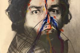 Arnulf Rainer, Face Farce, 1969, 60 x 50 cm, Mischtechnik auf Silber Gelatine Abzug. Die Werkreihe der Face Farces zählt zu den wichtigsten im Schaffen von Arnulf Rainer. Galerie Reinisch zeigt ein herausragendes, besonders frühes Exemplar mit ganz typisch markanter Mimik und ungwöhnlich bunter expressiver Übermalung