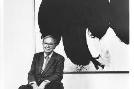 Robert Motherwell, in a 1986 photograph, seated in front of his painting Elegy to the Spanish Republic No. 70 from 1961 © Photograph by Renate Ponsold. Courtesy of the Dedalus Foundation Archives