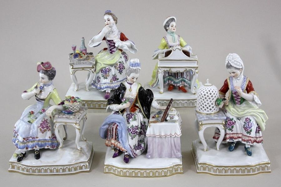 Katalog-Nr. 749 - 5 Porzellanfiguren der Porzellan-Manufaktur Meissen - "Die fünf Sinne" Porzellan » Figuren