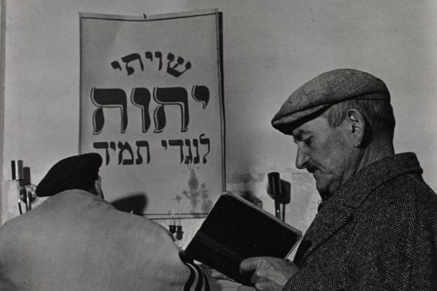 In der Synagoge Foto: Henry Ries/The New York Times/DHM © The New York Times