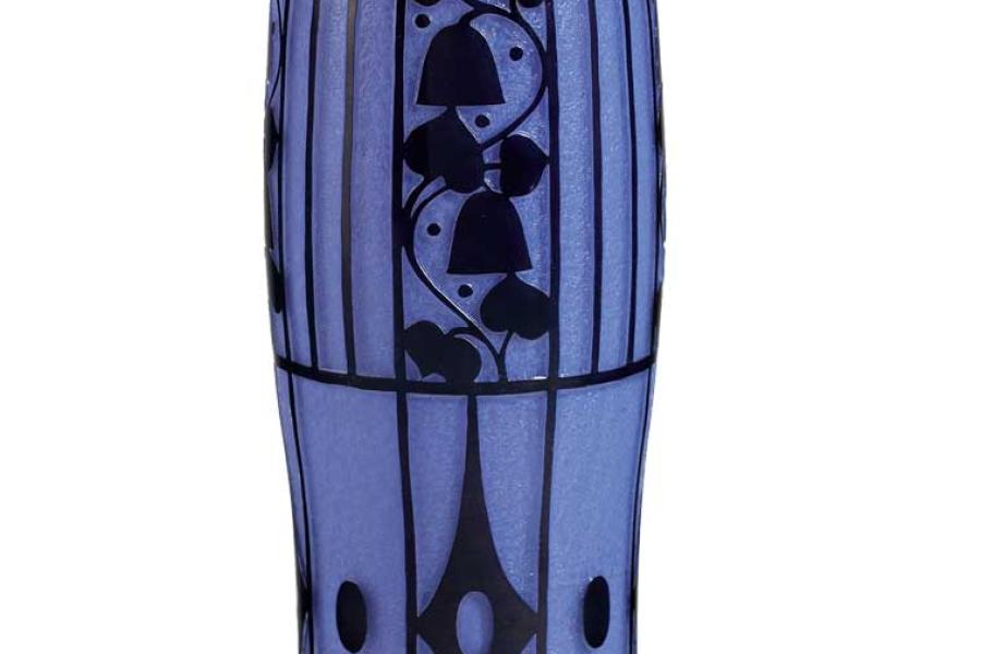 232 Hoffmann-Vase.  Ausruf: 1.800 € Ergebnis: 6.400 €