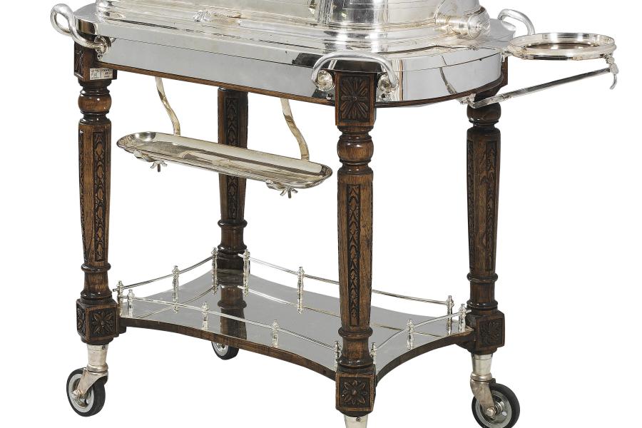 Lot Nr. 157 Seltener Servierwagen, sog. Meat-Trolley, Ausführung wohl England 2. Hälfte 20. Jh., Metallplakette "Sheffield, Intercontinental Hotel Paris" Schätzwert € 6.000 - 8.000