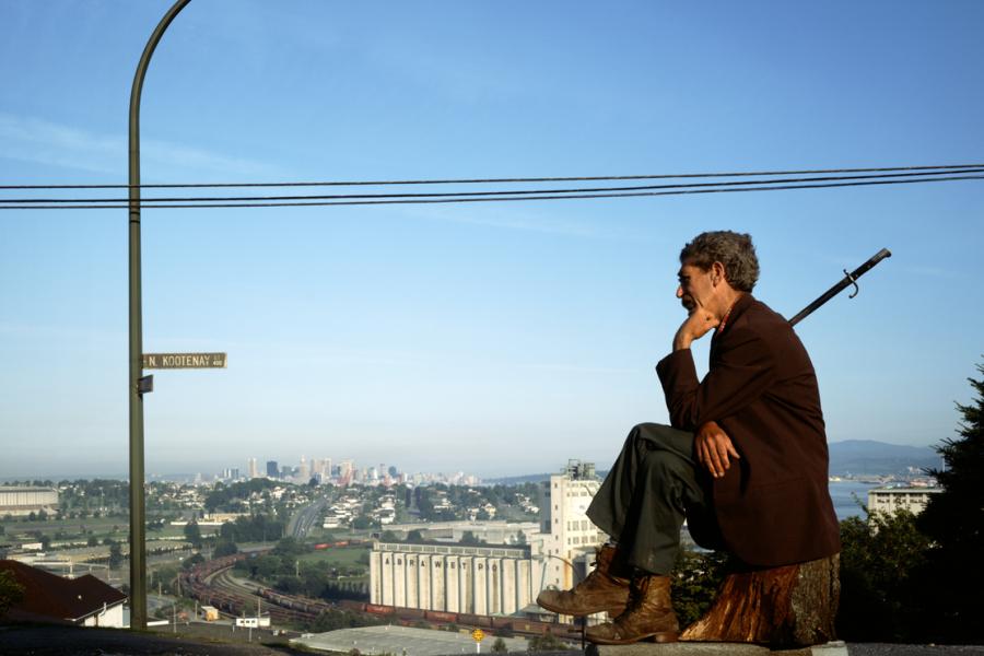 MENSCHEN VOR FLUSSLANDSCHAFT AUGUST SANDER UND DIE FOTOGRAFIE DER GEGENWART AUS DER SAMMLUNG LOTHAR SCHIRMER  Jeff Wall, The Thinker, 1986, Großbilddia in Leuchtkasten, 216 x 229 cm, Sammlung Lothar Schirmer, München, Courtesy of the artist  © Jeff Wall