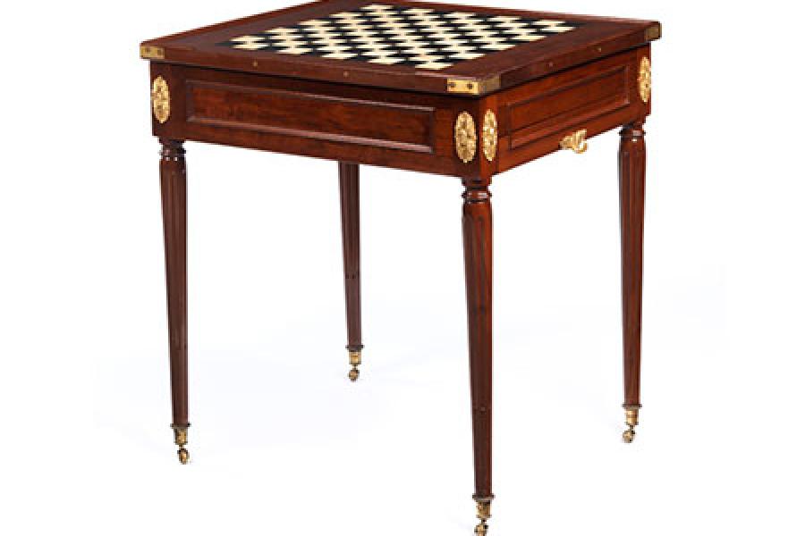 77 Eleganter Louis XVI-Tricktrack Spieltisch,  gestempelt „J. Caumont“ ,  1736 - 1800, Schätzpreis: € 50.000 - 60.000