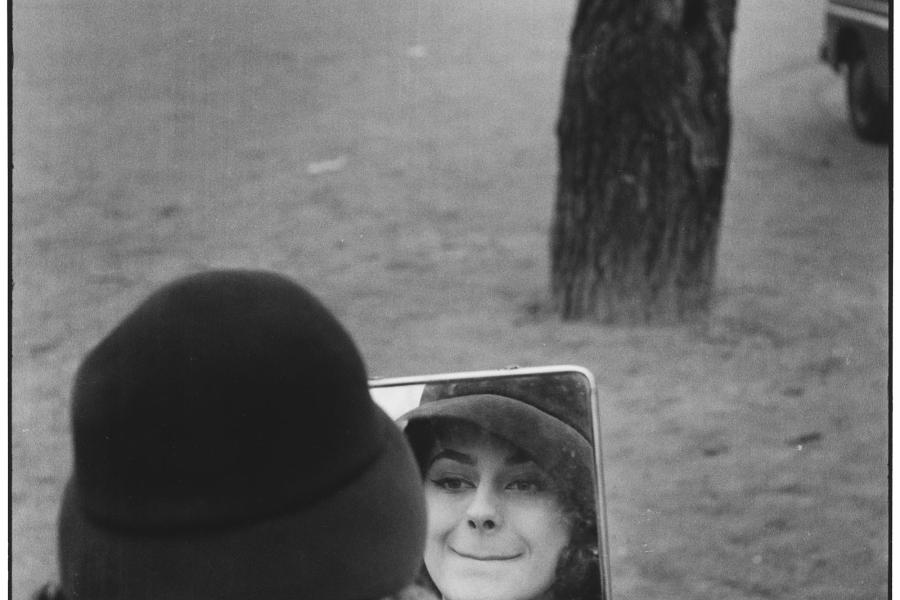 Paris, 1958  (c) Elliott Erwitt