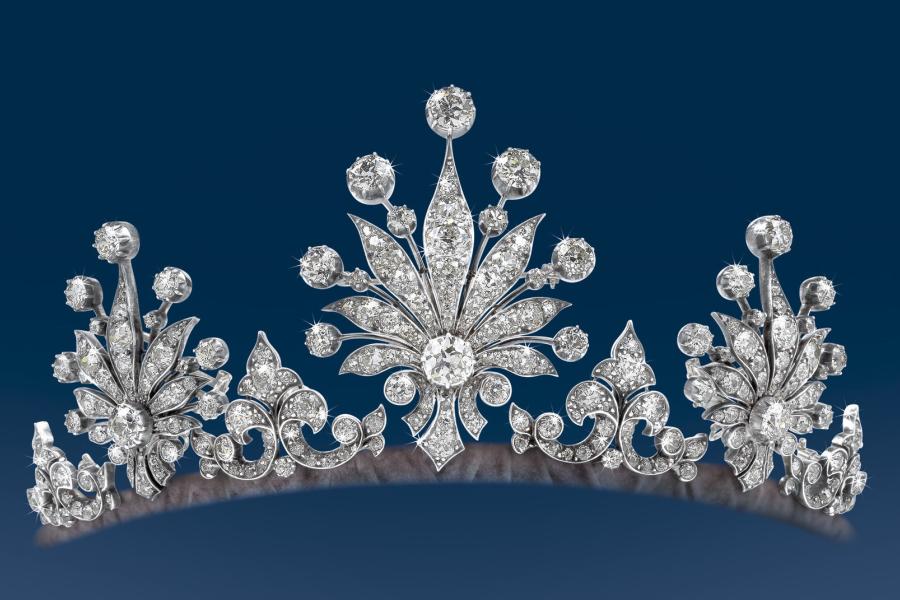 Diamantdiadem, zus. ca. 28 ct, Arbeit um 1900 € 45.000 - 60.000