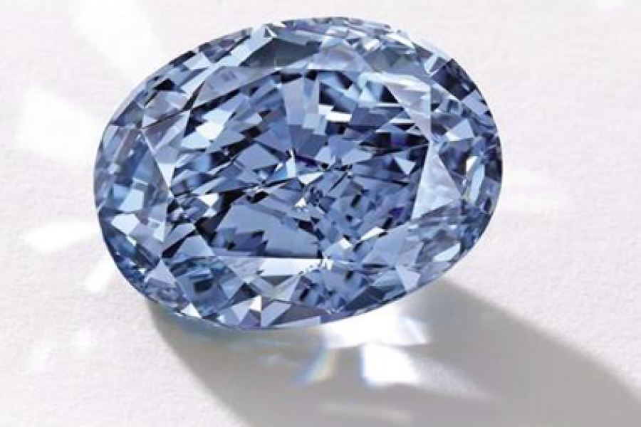 De Beers Millennium Jewel 4 A rare and superb Oval Internally Flawless Fancy Vivid Blue Diamond weighing 10.10 Carats Est. HK$235 – 280 million / US$30 – 35 million