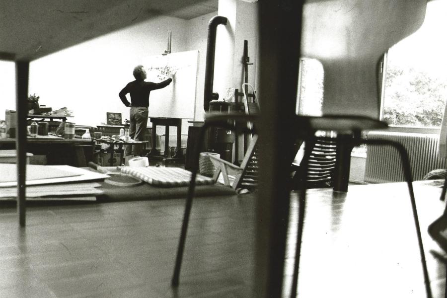 Siegfried Tragatschnig in seinem Atelier, 1970er Jahre Foto: Sepp Schmölzer