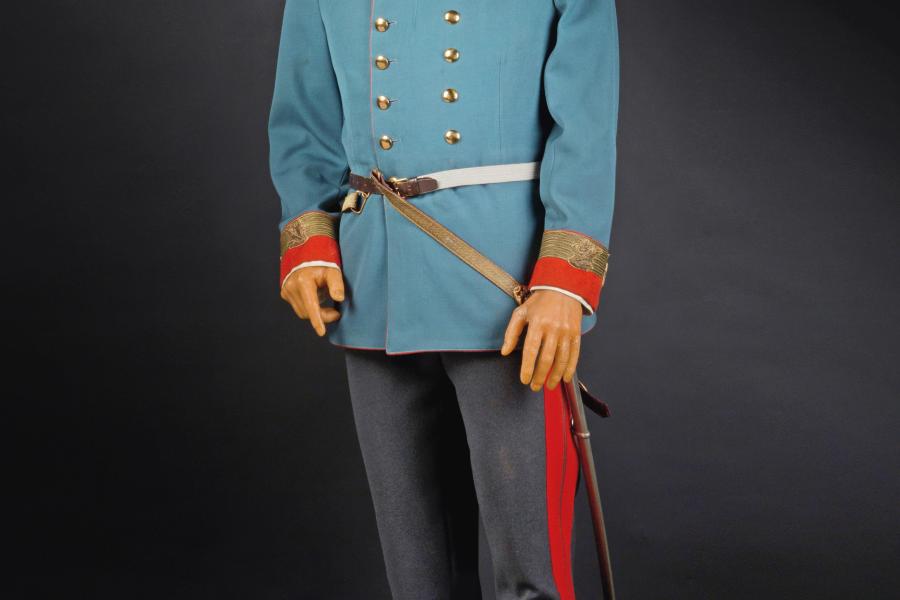 Nr. 70 Kaiser Franz Joseph I. von Österreich, Wachsfigur aus der Galerie des Berliner Wachsfigurenkabinetts "Castans Panoptikum"  (bestehend von 1869 bis 1922), (Panoptikum Mannheim bis 2014), Kopf und Hände aus Wachs, originale alte bewegliche Kleiderpuppe mit Uniform und Kopfbedeckung, Gesamthöhe ca. 190 cm , um 1900  erzielter Preis € 5.000