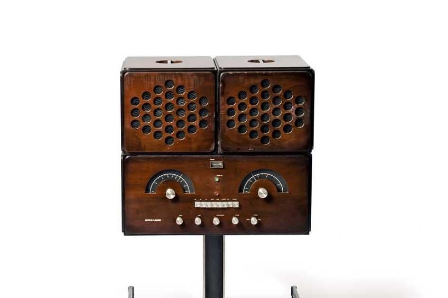 Achille Castiglioni Stereoanlage 'RR-126', 1965 H. 91 x 62 x 36,5 cm. Brionvega, Mailand, 1960er Jahre, Schätzpreis:	1.500 - 1.800 EUR