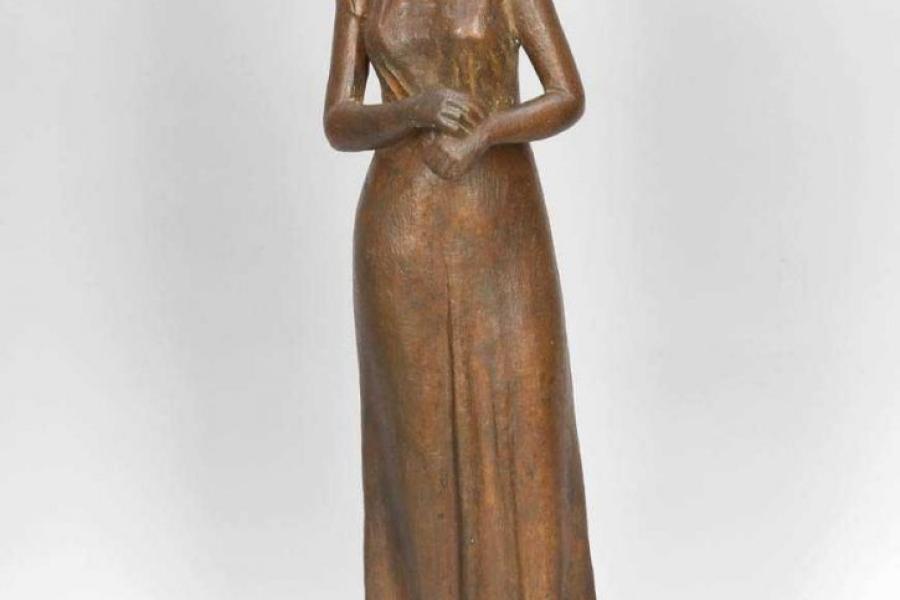 Gerhard Marcks 1889 Berlin - 1981 Köln - "Elaine, im Hemd" - Bronze. Braun patiniert. 3/10. H. 65,5 cm.  Schätzpreis:	16.000 EUR