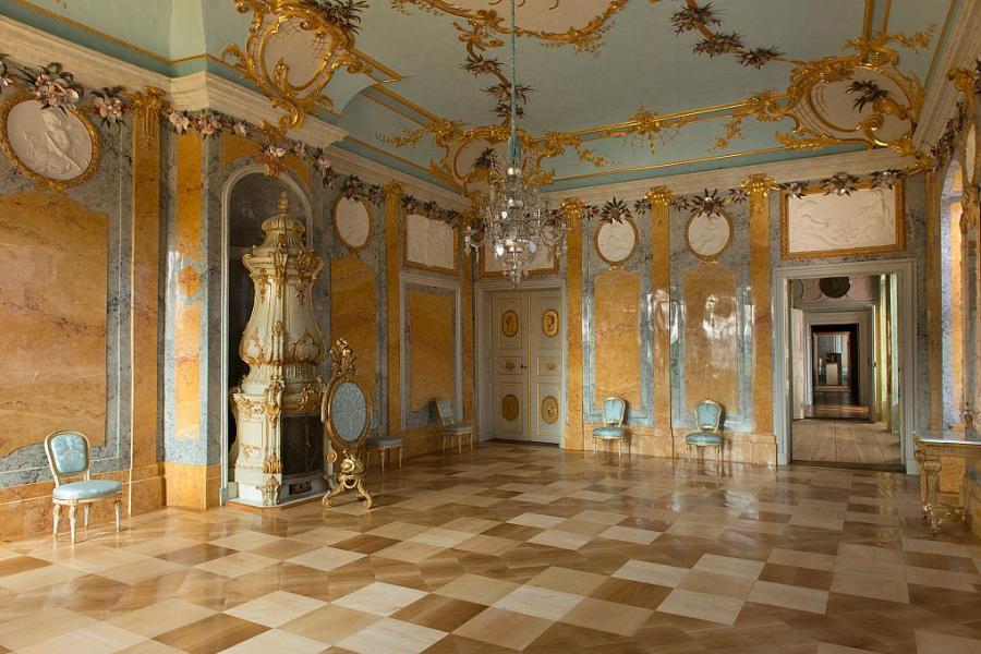 Blick in den restaurierten Muschelsaal im Schloss Rheinsberg. Foto: SPSG/Leo Seidel