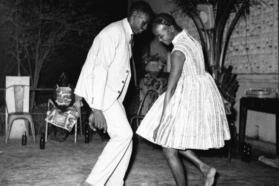 Malick Sidibé, Nuit de noel (happy club), 1963, Tirage argentique baryté, Estimate: € 16 000 – 18 000  (c) ARTCURIAL