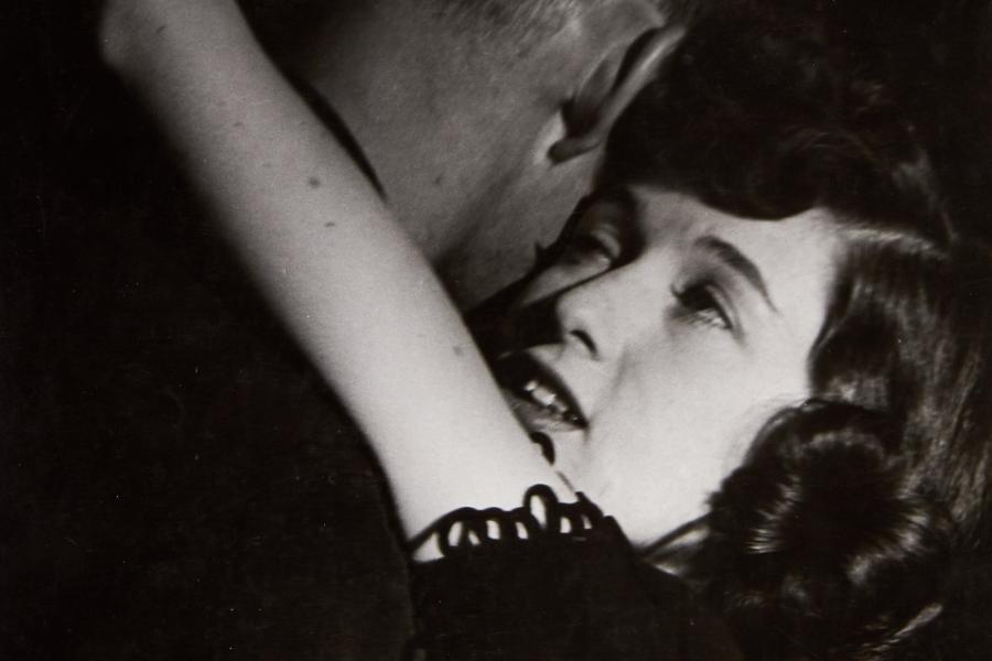 Lisette Model (1901-1983) Teenage Love, New York 1942 Schätzpreis: 15.000–18.000 Euro