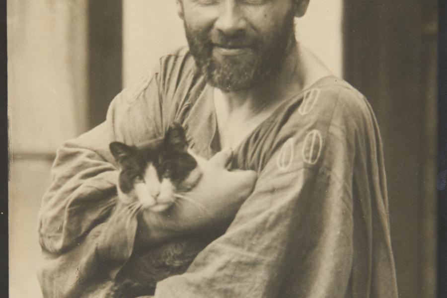 Moriz Nähr (1859–1945) Gustav Klimt mit seiner Katze, Wien 1912