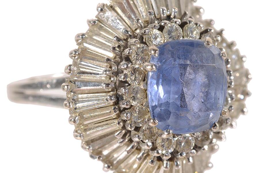 An impressive Continental sapphire and diamond fancy ring. £1,500-2,000.