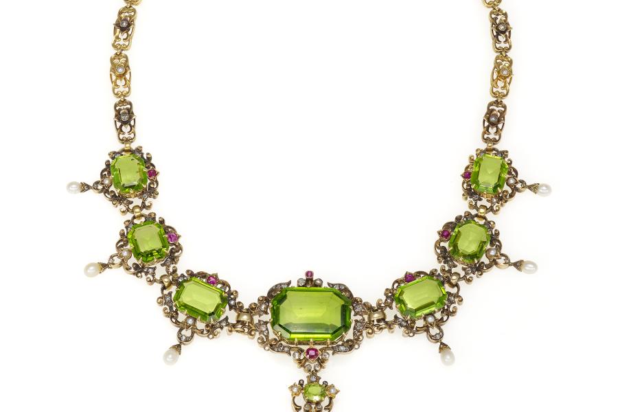 Peridot-Collier Deutschland | Um 1830/40 Hofjuwelier Clemens Dahmen Vielzählige Peridots,  Rubine und Diamanten Taxe: 8.000 - 10.000 Euro