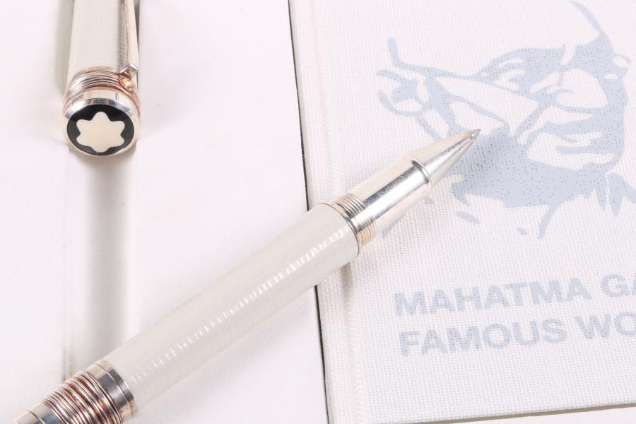 Montblanc Rollerball "Mahatma Gandhi", limitierte Edition Nr. 2207 von 3000, Silber 925/Metall/Kunstharz, Mandaringranat in der Kappe, Rufpreis €1.2000