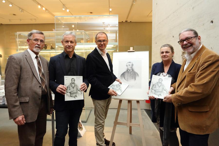 Präsentation der Neuerscheinung „Anton Prokesch von Osten“, v. l. n. r.: Harald Heppner (Karl-Franzens-Universität Graz), Karl Peitler (Leiter Archäologiemuseum und Münzkabinett), Wolfgang Muchitsch (wissenschaftlicher Direktor, Universalmuseum Joanneum), Elisabeth Trinkl (Karl-Franzens-Universität Graz), Hannes D. Galter (Urania Graz), Foto: Universalmuseum Joanneum/J.J. Kucek