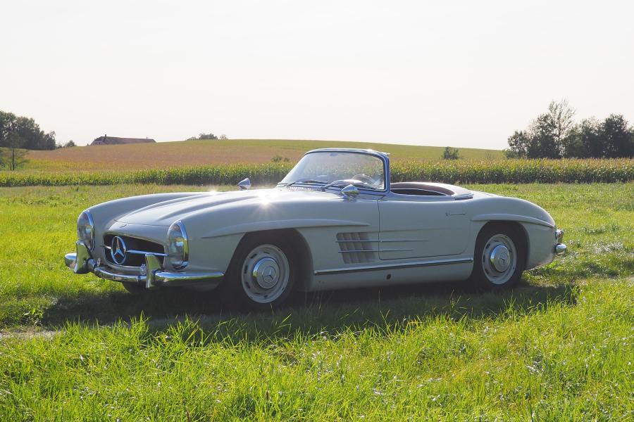 Nr. 79: 1959 Mercedes-Benz 300 SL Roadster mit Hardtop, Schätzwert € 850.000 - 1.150.000