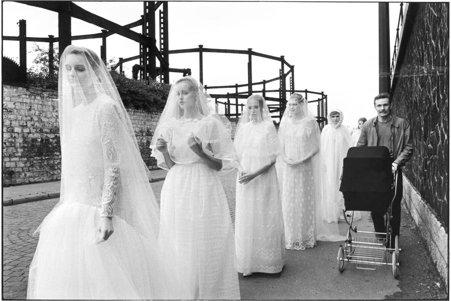 Elliott Erwitt (1928–2023, FR) Paris Frankreich, 1978 Silbergelatineabzug 2012, 36,5 x 54,5 cm Am rechten unteren Rand vom Fotografen signiert in Tinte © Elliott Erwitt / Magnum Photos, courtesy OstLicht. Galerie für Fotografie