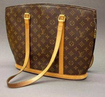 Louis Vuitton, shopping bag Große Schultertasche in Monogramm Canvas, hellbraune Ledergurte, Reißverschluss und Innentaschen, kaum benutzt, guter Zustand, 31 x 40 cm Limit::	90 €