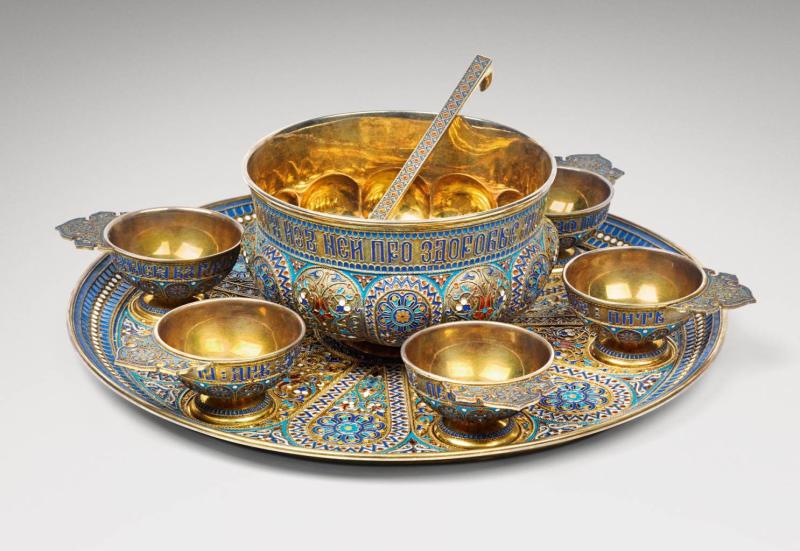 Großes Moskauer Cloisonné-Punschset, 1882, Meisterzeichen Klebnikov, Silber, vergoldet, emailliert, € 40.000 – 60.000, Fotonachweis: Dorotheum