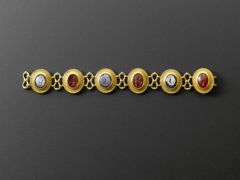 Exhibitor: Véronique Bamps  Bracelet Signed 'Castellani'  Rome, circa 1870  Bracelet in archaeological style in gold and antique hard stone intaglios.