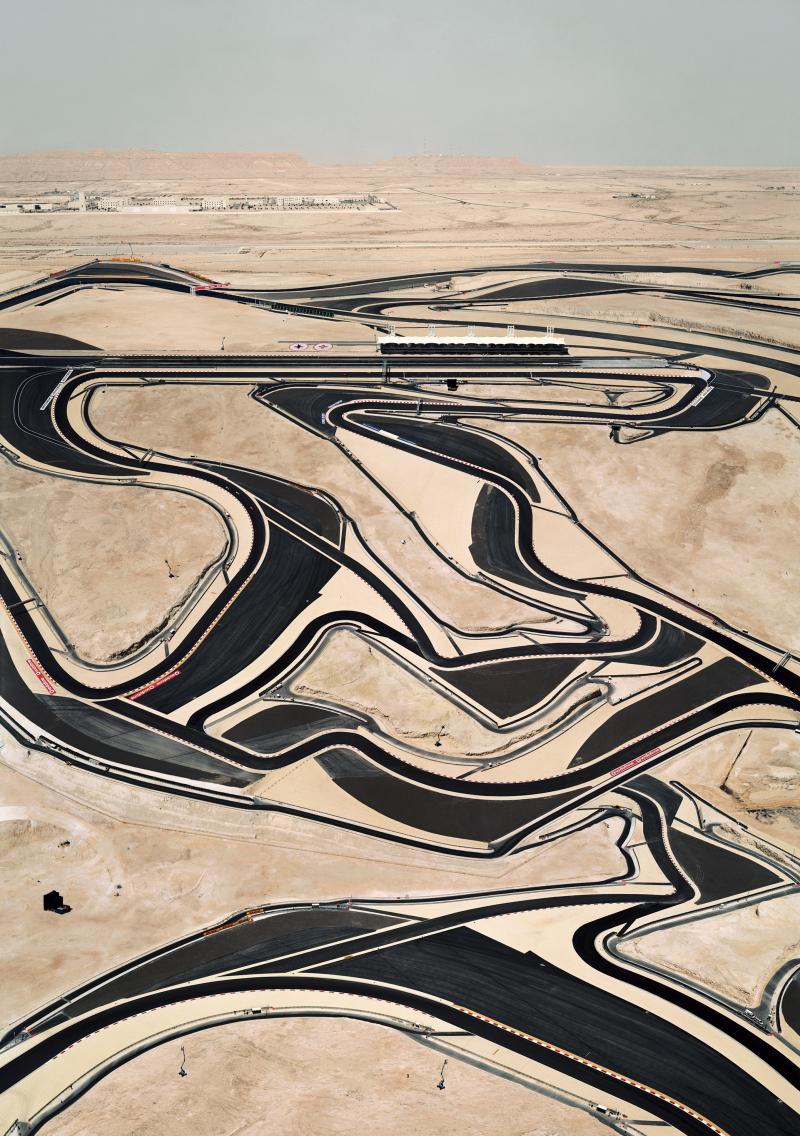 Andreas Gursky, Bahrain I, 2005, C-Print, 306 x 221,5 x 6,2 cm (gerahmt), © Andreas Gursky / VG Bild-Kunst, Bonn 2012, Courtesy: Sprüth Magers Berlin London