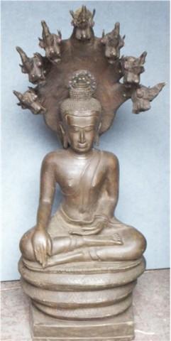 Sitzender Buddha mit Naga(Drachen),Bronze, Thailand, Lopbury,ca.120 Jahre alt,Höhe ca.92cm. Ausrufpreis: 3700,-