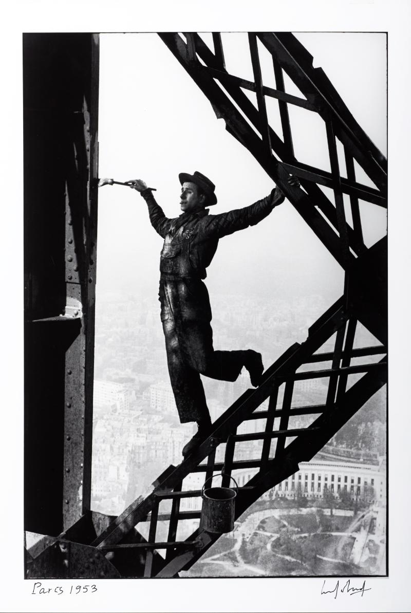 Lot 102: Marc Riboud, „Le Peintre de la Tour Eiffel“ Startpreis: EUR 4.000 Schätzpreis: EUR 7.000 - 8.000