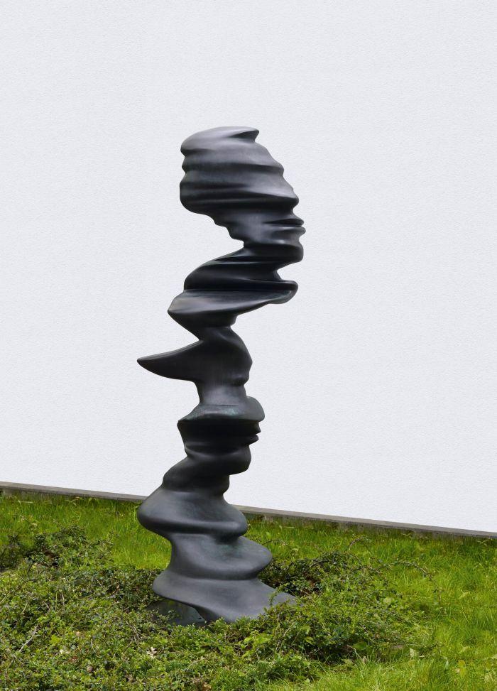 Tony Cragg  Ohne Titel | 2010 | Bronze, grün-schwarz patiniert |  Ca. 210 x 75 x 75cm  Ergebnis: 422.000 Euro* *Int. Auktionsrekord für eine Bronze Tony Craggs