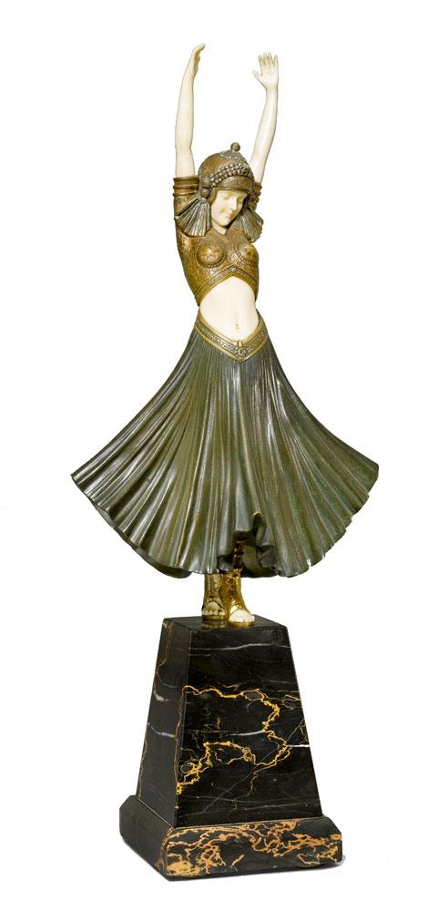 DEMETER H. CHIPARUS "Hindu Dancer", um 1925. Bronze, Elfenbein und Marmor. Signiert. H 43,5 cm.