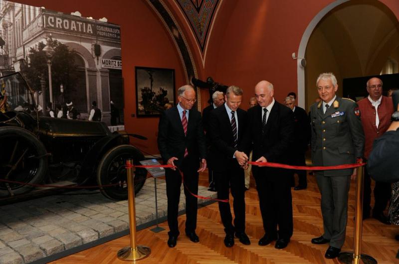 Fotos 1: HBF/Gunter Pusch/v.l.n.r.: BM a.D. Dr. Werner Fasslabend; HR Dr. M. Christian Ortner (Direktor HGM; Sektionschef Mag. Christian Kemperle (BMLVS); Stellvertretende Chef des Generalstabes GenLt Mag. Berhard Baier