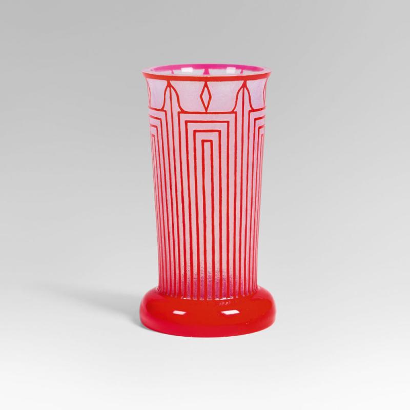 Josef Hoffmann, gefußte Vase, Köln 1914, Johann Lötz Witwe, Bruno Zach, H 17 cm  verkauft um € 50.400