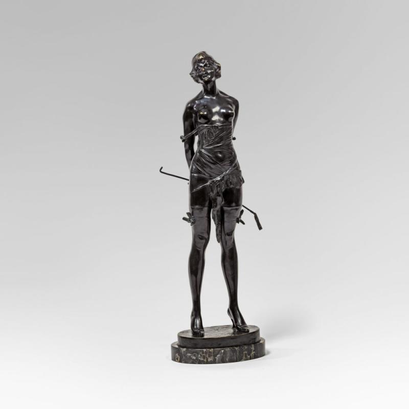 „The riding Crop“ (Frau mit Reitgerte), Österreich um 1925, Bronze, H 87 cm  verkauft um € 40.300