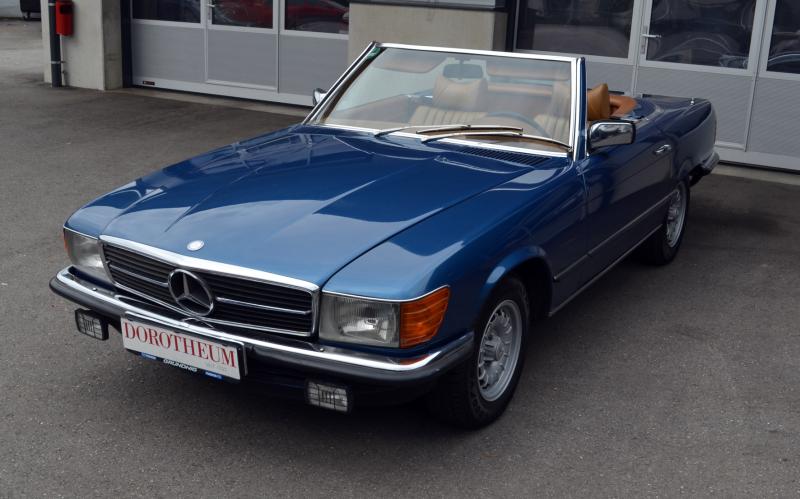 Kat. Nr. 308 1977 MERCEDES-BENZ 450 SL aus dem Nachlass von Maximilian Schell erzielter Preis € 28.000