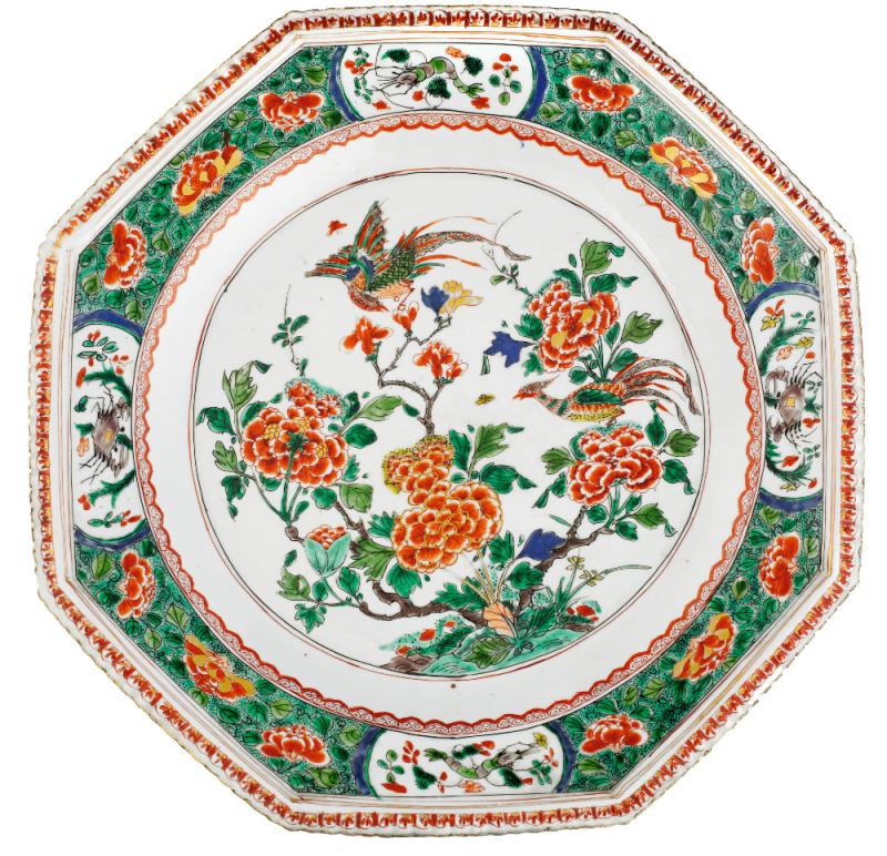 651 / CHF 2500.– "Famille verte" Platte China Kangxi (1662-1722).