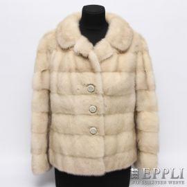 Wunderschöne kurze Nerzjacke, hellbeige  Modisch verarbeitet. Sonderanfertigung! Gr. ca 40. Sehr gepflegter Zustand.  Aufrufnummer: 3400 Aufrufpreis: 690 Euro