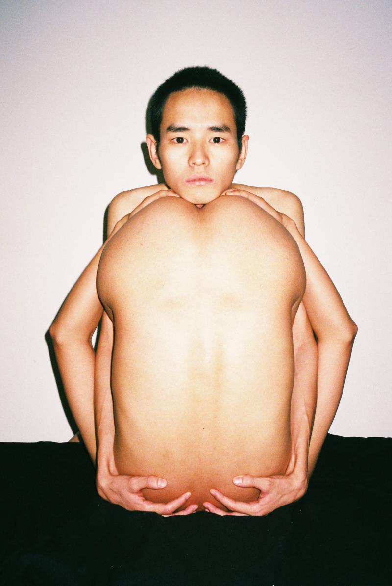 13 © Ren Hang