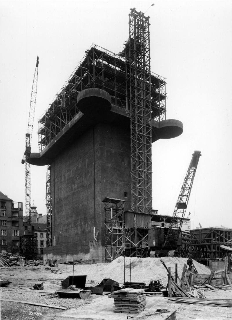 Flakturm Esterhazypark, 1944 Copyright: Unternehmensarchiv Bilfinger SE, Mannheim