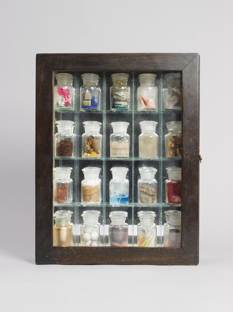 Joseph Cornell Pharmacy 1943 Box construction, 38.7 x 30.5 x 7.9 cm Collection Paul Schärer Photo Dominique Uldry, Bern © The Joseph and Robert Cornell Memorial Foundation / Bildrecht, Wien, 2015