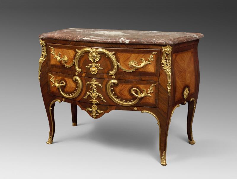 Curved commode Inlaid with tulipwood, satinwood and amaranth wood. Stamped Jacques-Philippe Carel (1688-1755), master in 1733. Guild mark JME. Louis XV period. H 88 x W 128 x D 59 cm  Galerie Delvaille