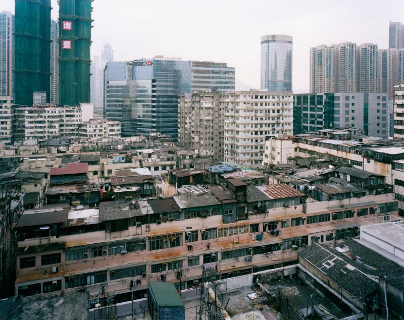 Stefan Canham und Rufina Wu | Portraits From Above, 2008 | Gebäude 5 | Tai Kok Tsui, Gegend, Hongkong  © Stefan Canham / Rufina Wu, in: „Portraits from Above – Hong Kong's Informal Rooftop Communities“