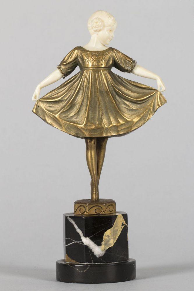 Preiss, Johann Philipp Ferdinand. 1882 Erbach - Berlin 1943 Lieselotte. Elfenbein und Bronze. Sign.  Aufrufpreis:	950 €